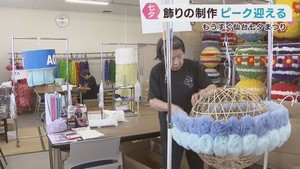 仙台七夕まつりに向けて　七夕飾り制作が最盛期　復興の願いを込めた七夕飾り