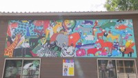 平田泰一さんと祥大さんが手がけたしろとり動物園の看板(2025年8月)