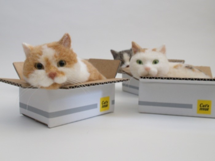 左は羊毛フェルトの「どんこ」さんです　（提供写真）