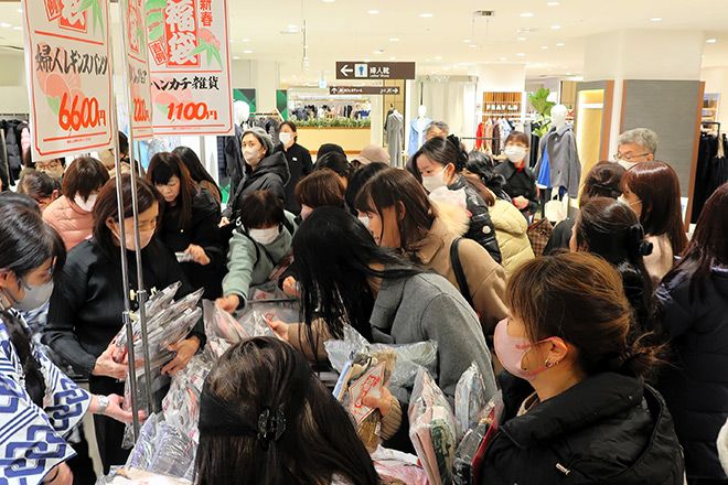 Tourist spending at department stores plunges, but total sales up