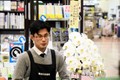 芥川賞の佐藤厚志さん、受賞後初めて書店に出勤「少し執筆に重きを」