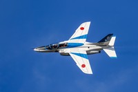 大空を飛行するブルーインパルス※画像はイメージです（w_p_o/stock.adobe.com）