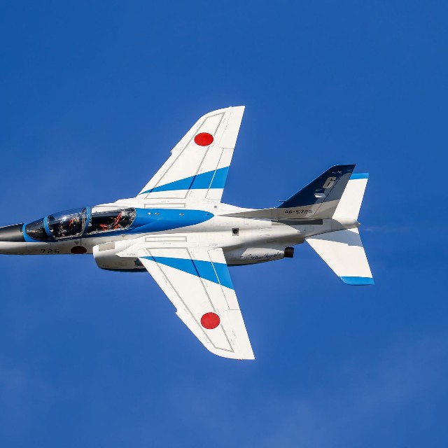 大空を飛行するブルーインパルス※画像はイメージです（w_p_o/stock.adobe.com）