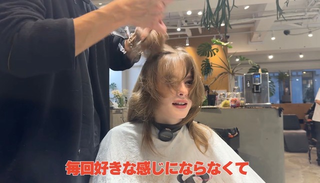 ウクライナではレイヤーカットが上手な美容師を見つけるのが難しかったそう／「P.S. Gemmie（ピーエス ジェミー）」（@psgemmie）提供