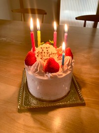 ママのために準備してくれた誕生日ケーキ（しましま（療育）さんのTwitterより）