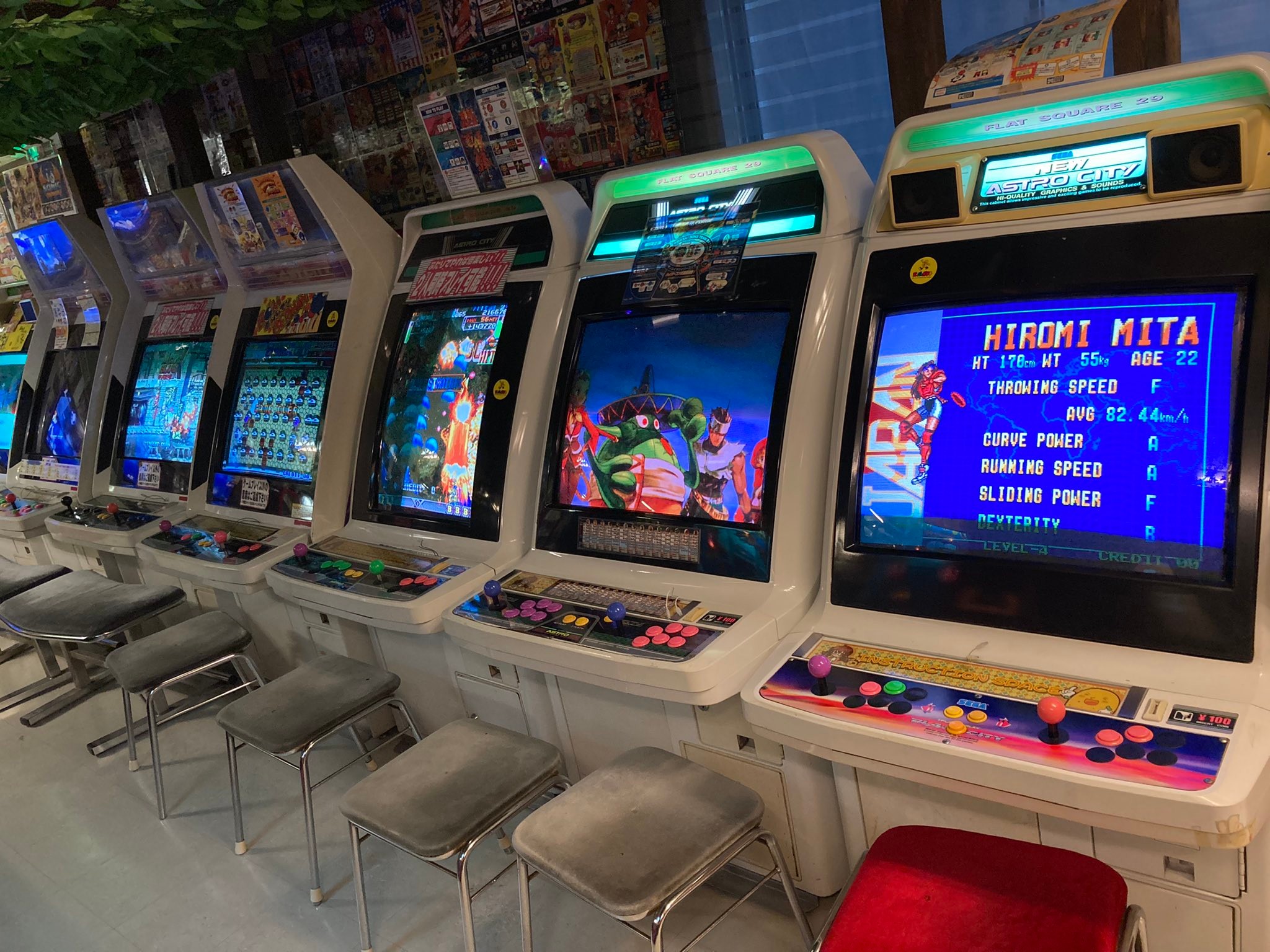 懐かしの人気ゲーム・駄菓子・ジュースが1時間1000円で楽しみ放題 夢の