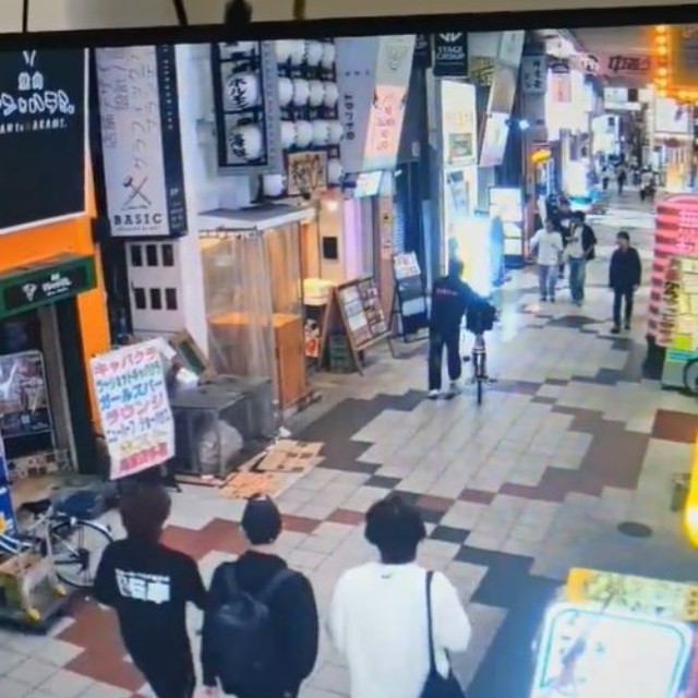 酒屋の前まで来るとピタッと停止（たかロビンさん提供）