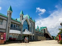 お城のような高畠町太陽館の外観。 ※高畠町観光協会提供