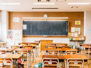 同じ年齢が同じ内容を一斉に　実は歴史が浅い、学校のこの光景