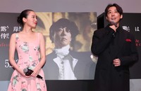 飯豊まりえさん、高橋一生さん夫妻。
