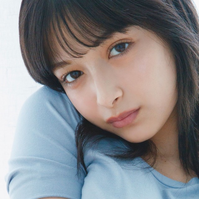 Erika（姉）と百瀬まりな（妹）の1st写真集　撮影：菊地泰久／（講談社）