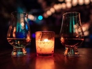 酔わないはずのノンアルに酔いしれる、これが私の大人のたしなみ