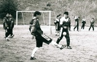 阪神・淡路大震災で被災後、神戸市を離れて岡山県倉敷市で練習を行ったヴィッセル神戸の選手たち（１９９５年２月撮影）