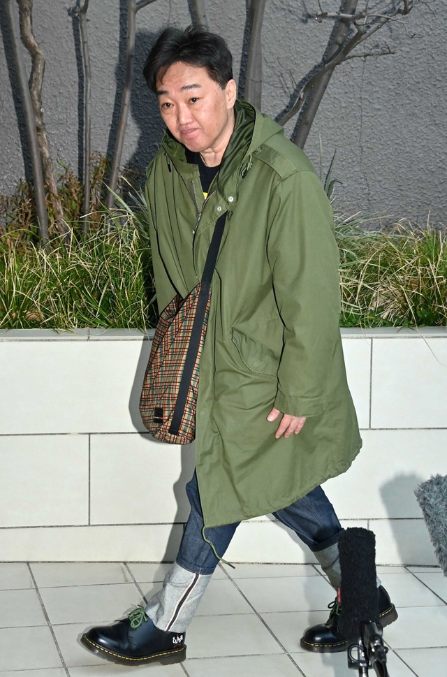 イベント出演前に所属事務所を訪れたスピードワゴン・小沢一敬＝2026年3月27日撮影