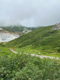 「みくりが池周辺にて熊が１頭出没しています」（富山県警察山岳警備隊の公式Xのアカウントから）