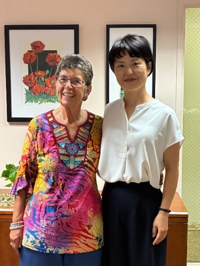 ギフティッド発達センター（Gifted Development Center、コロラド州）にて、シルバーマンと筆者