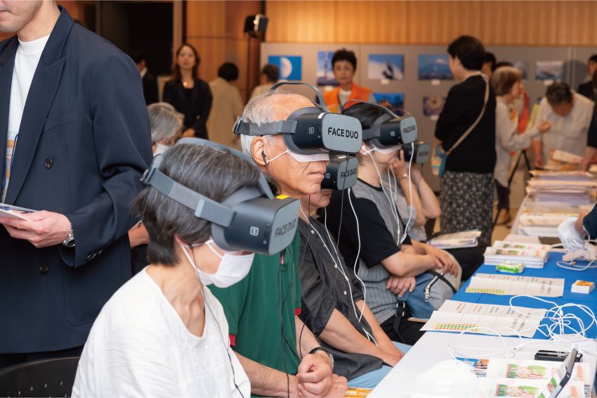 「認知症ケア支援VR」の体験会の様子