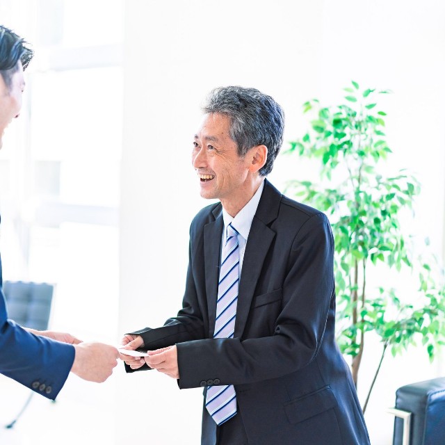 その名前で名刺を差し出すのは、何十年も先　※画像はイメージです（maroke/stock.adobe.com）
