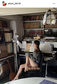 「FLASH」（25年12月23日発売号）に登場した百田汐里のオフショット　本人のインスタグラム（@shiori_08.19）より＝2025年12月23日投稿