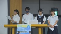 島の魅力や気づきを発表する高校生