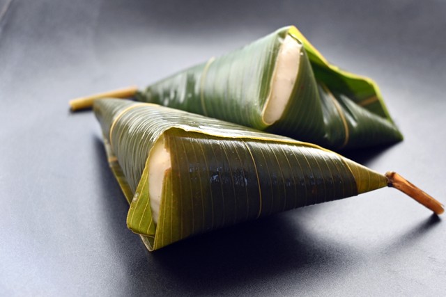 花背の熊笹で包まれた麩嘉の生麩饅頭