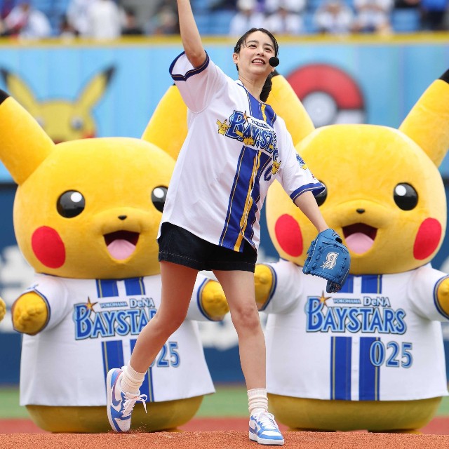 山本美月はピカチュウの応援を受けながらナイスピッチ
