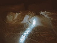 いくら年月を経ても記憶は消えない、その前には二度と戻れないあの日