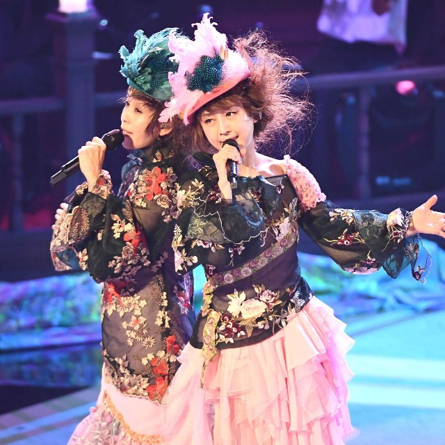 Ｗｉｎｋの鈴木早智子（左）と相田翔子＝2018年