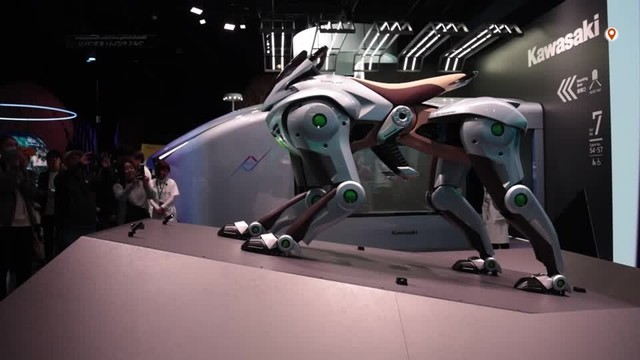 川崎重工業は2050年の移動手段を想定した四足歩行型の搭乗ロボット「CORLEO」（コルレオ）を発表（ロイター）