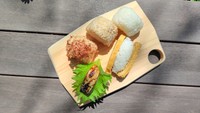 メニューの一例（上段左から、おかか・日替わり玄米・しおむすび・焼き鯖・たまご）