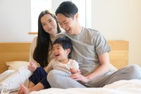 子どもの有無は営みの有無や頻度に影響する？　※画像はイメージです（Yamatatsu/stock.adobe.com）