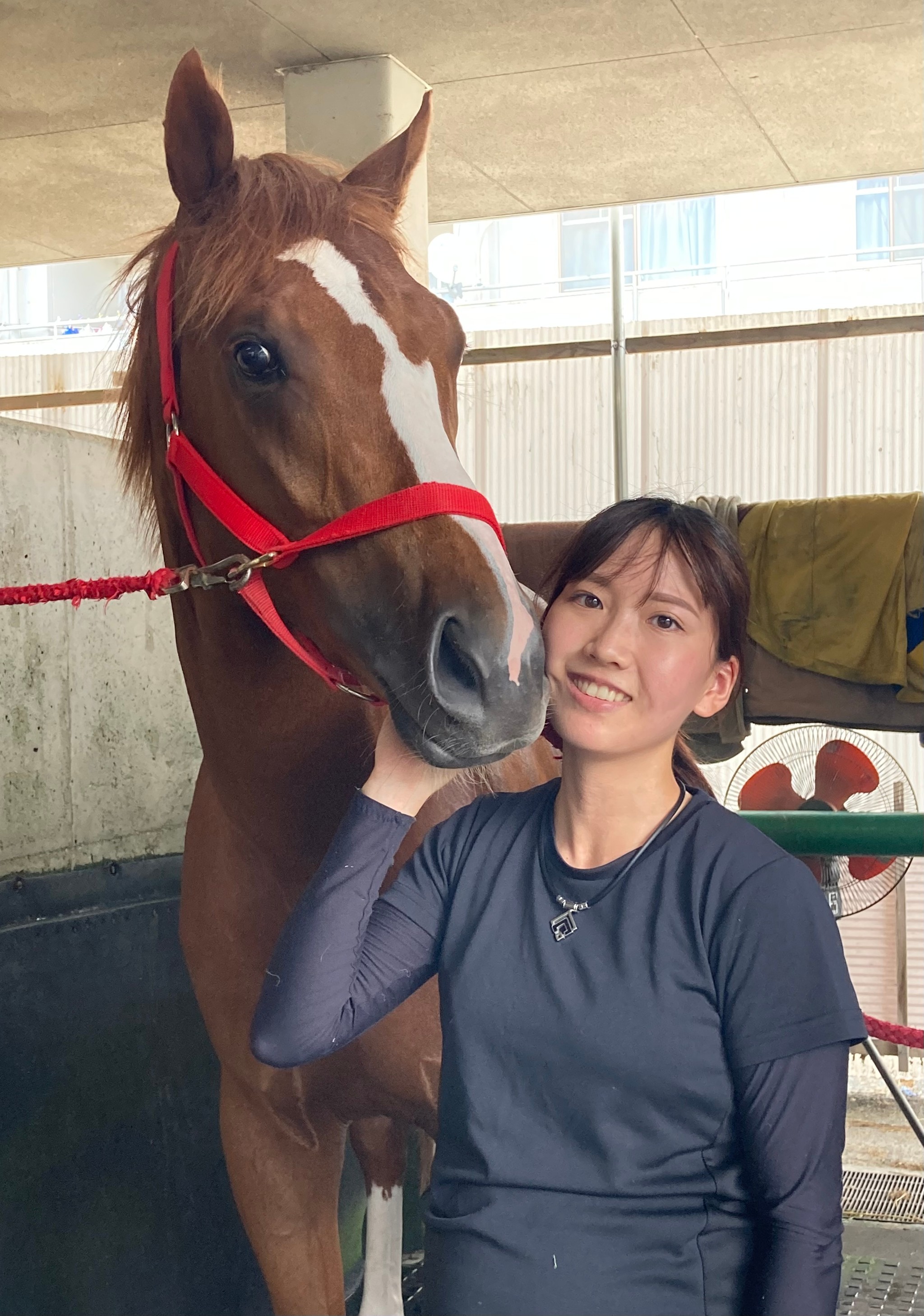 誘導馬騎手から競走馬担当へ 女性厩務員が感じる馬の世界のやりがい