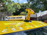 ルーフから首がニョキッっと出ている




