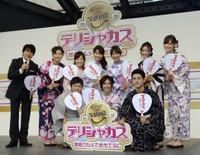（下段左から）熊崎風斗、小林由未子アナ、国山ハセンアナ（上段左から）安東弘樹アナ、加藤シルビアアナ、江藤愛アナ、佐藤渚アナ、吉田明世アナ、古谷有美アナ、林みなほアナ＝2013年