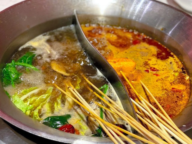 【地球をつまみ食い】本場・四川は「串串香」　特派員が愛する辛口スープの正体は