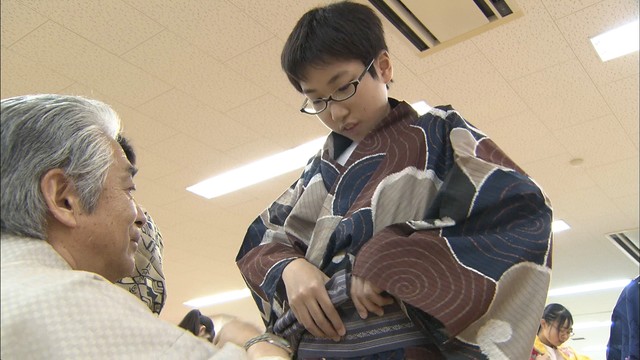今年は自分で着てみない？中学生が浴衣の着付けに挑戦　高松市