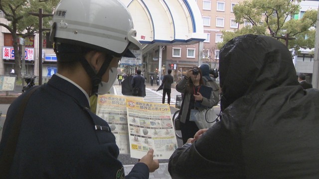 街頭で周知する香川県警　高松市兵庫町