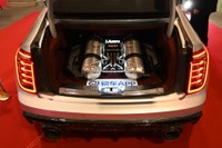 紅旗のトランクの謎機械。このSF感がすごい