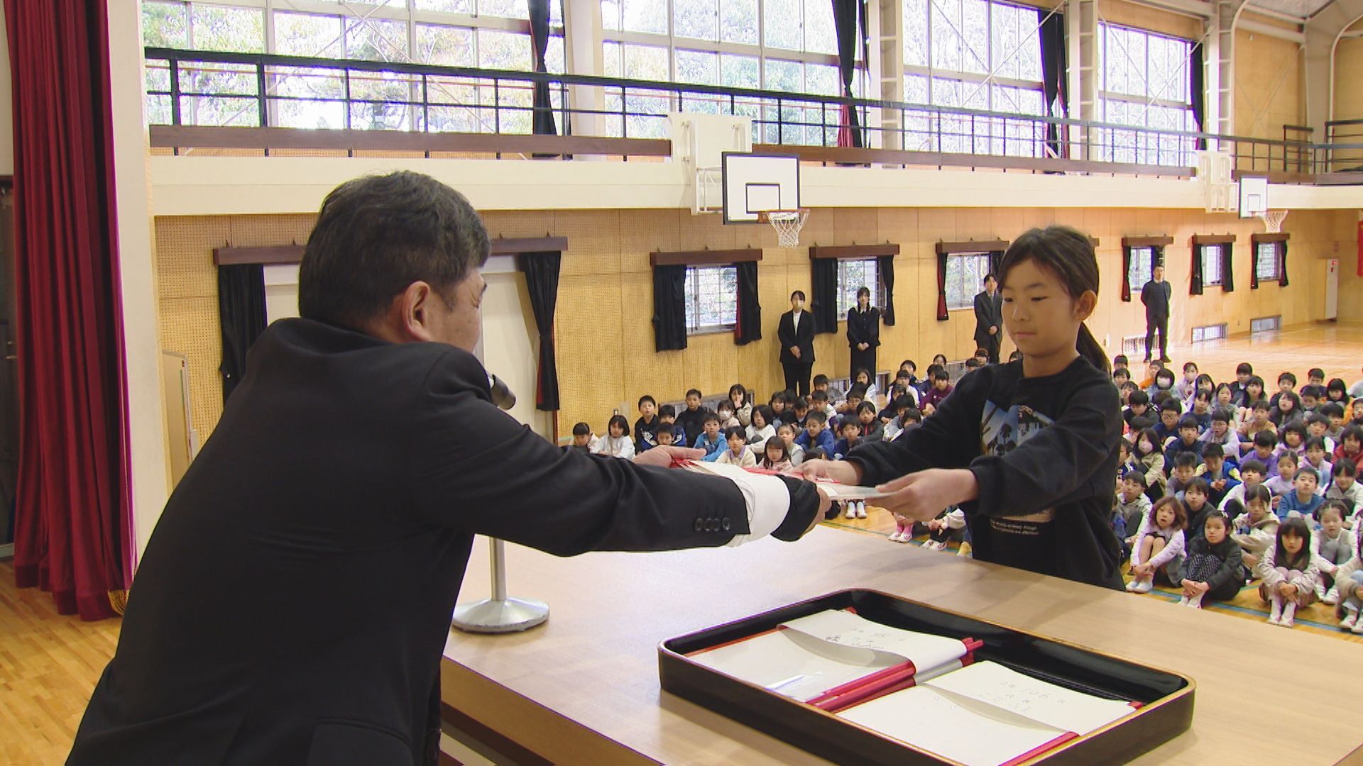 あすから春休み！県内の小中学校で修了式 春休みの楽しみなことは？(1