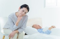 親が高齢になった実家の心配事1位は「荷物の片付け」　※画像はイメージです（taka/stock.adobe.com）