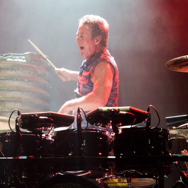 死去したミッドナイト・オイルの創設メンバーでドラマーのロブ・ハースト