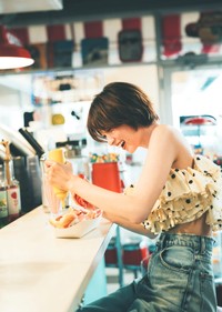 岡崎紗絵2nd写真集『Lupinus』（宝島社）