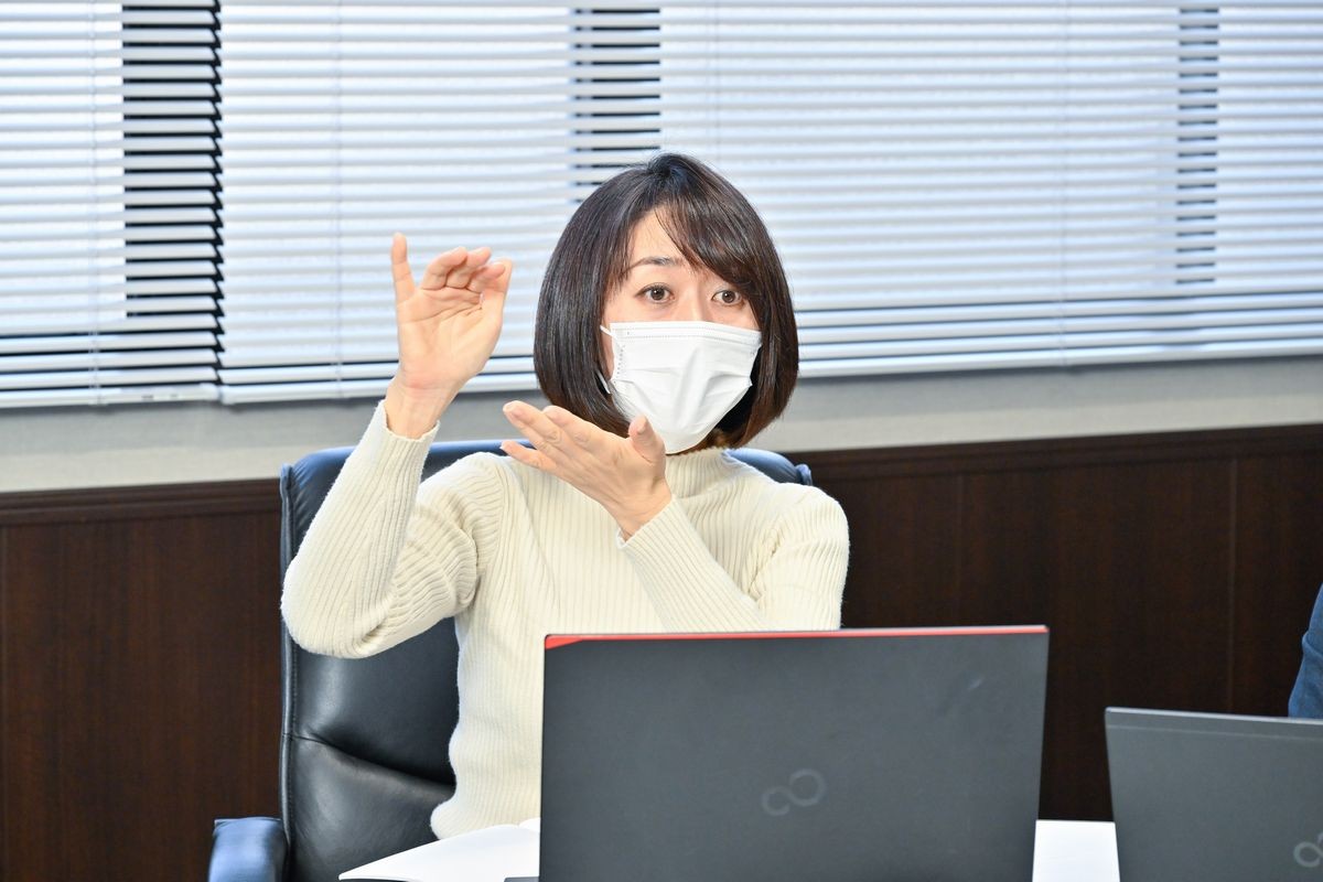 管理部人材教育・採用課長の小林文さん
