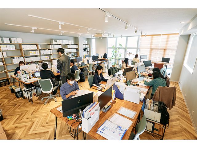 191874 たちばな税理士事務所4 会議中