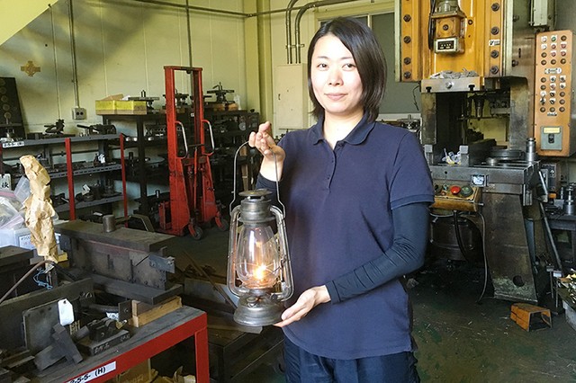日本唯一の女性ランプ職人・別所由加さん