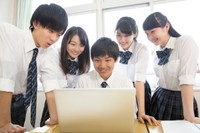 高校生男子では「投資家」が初めてTOP10内にランクイン　※画像はイメージです（Paylessimages/stock.adobe.com）