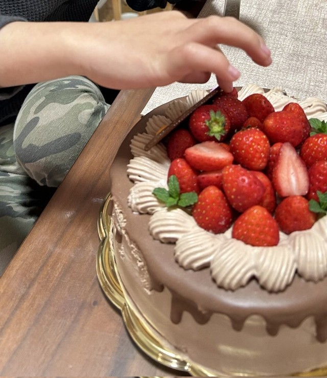 2025年の手作りチョコケーキ＝「杏仁豆風」さんのX（@sweet_s_teews）より