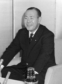 戦後の日本で大きな足跡を残した田中角栄元首相（当時54歳）＝神戸市内の自民党県連（1972年撮影）