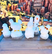 みやたけさんご一行が発見したゆきだるま。他の来場者も雪のディズニーを楽しんだ模様