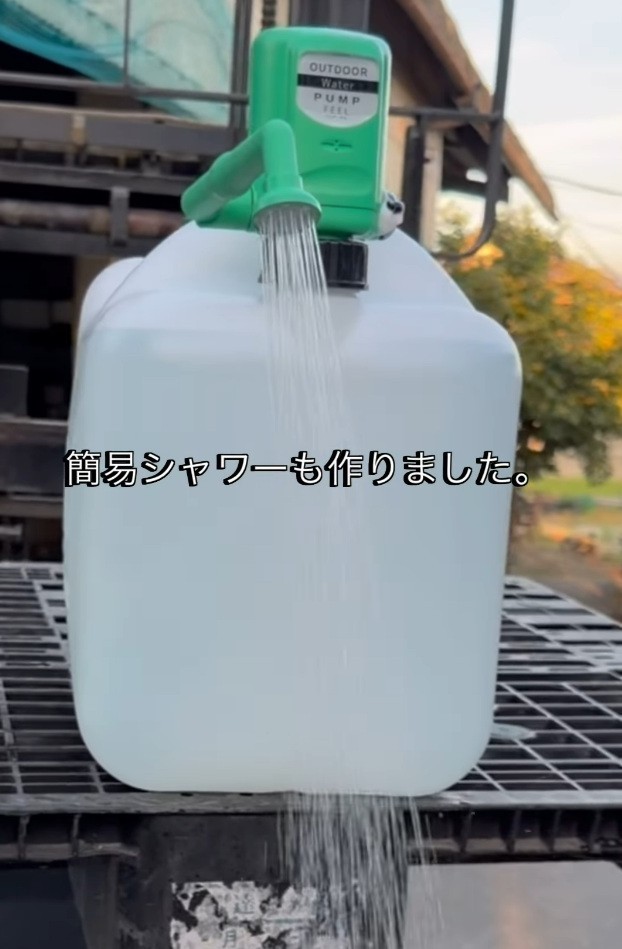 身の回りにあるものを組み合わせて簡易シャワーを作った（「お米とより｜お米ギフト｜熊本・宇城市の家族農家」さん提供、Instagramよりキャプチャ撮影）
